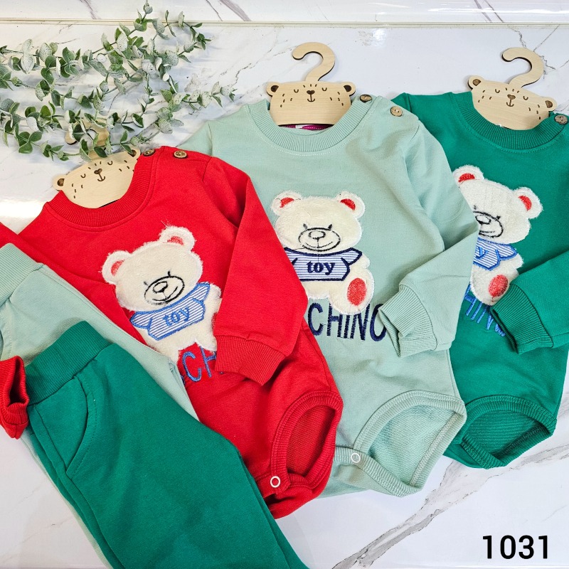 1031بادی شلوار چوبکاری خرسmoschino گلدوزی ,پک چهار عددی 6 ماه تا2 سال  